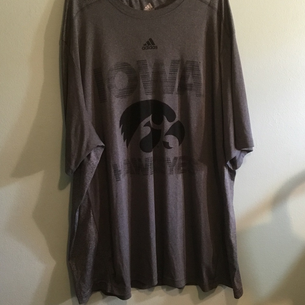 adidas Men’s Charcoal Gray Iowa Hawkeyes Short Sleeve Tee